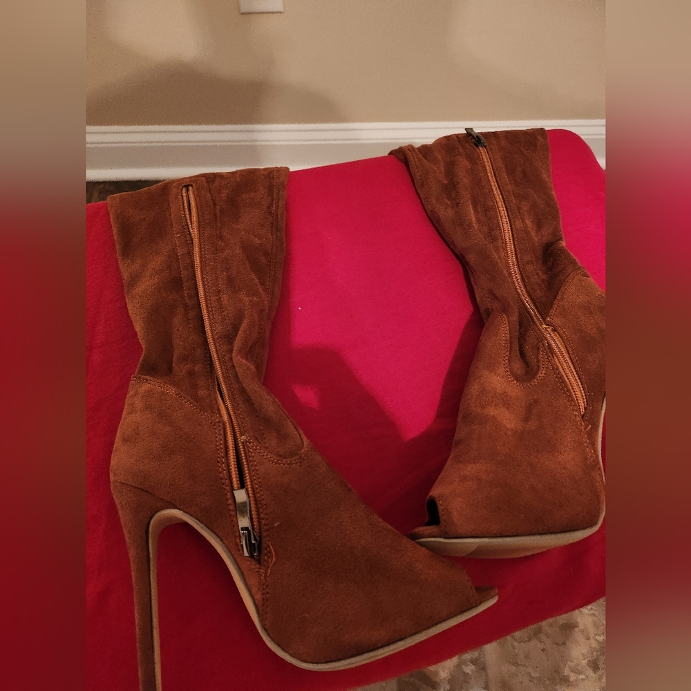 Female suede boots
